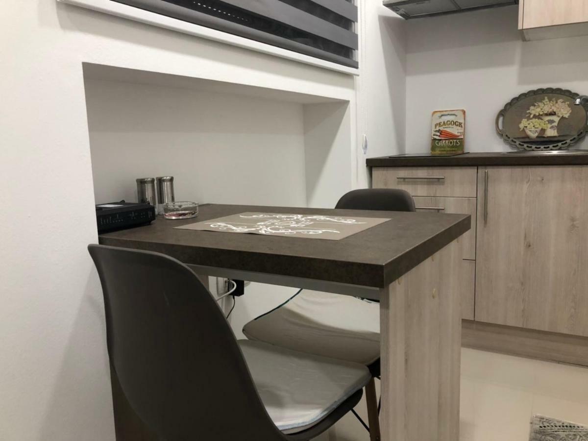 Studio Apartment In Old Town- With Parking موستار المظهر الخارجي الصورة